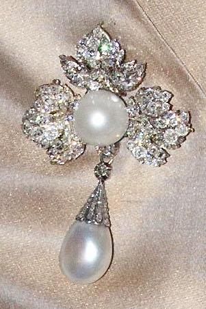 珍珠梨胸针属于荷兰公主苏菲-堆糖,美好生活研