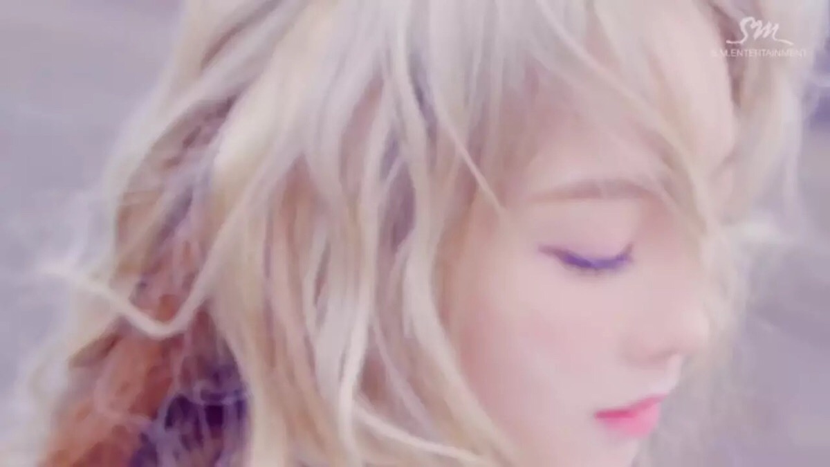 taeyeon #少女时代# #金泰妍# #i# #泰妍solo# 破茧成蝶的谜之感动.