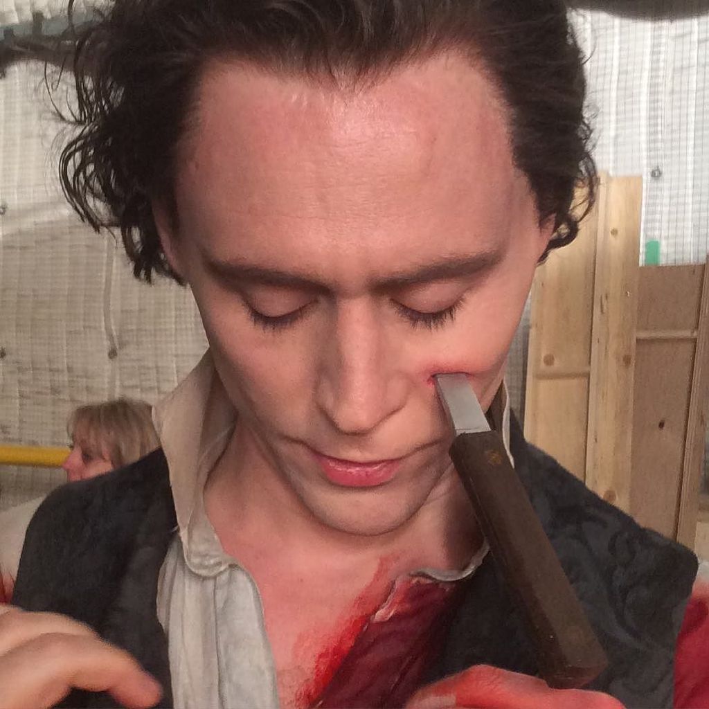 tom hiddleston##crimson peak#【剧透】抖森在猩红山峰中脸上被捅刀