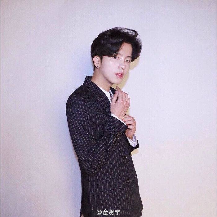 金贤宇 男生头像 韩系 网红 中分男神