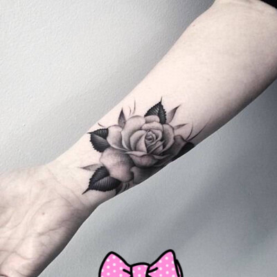 手腕纹身素色玫瑰花纹身