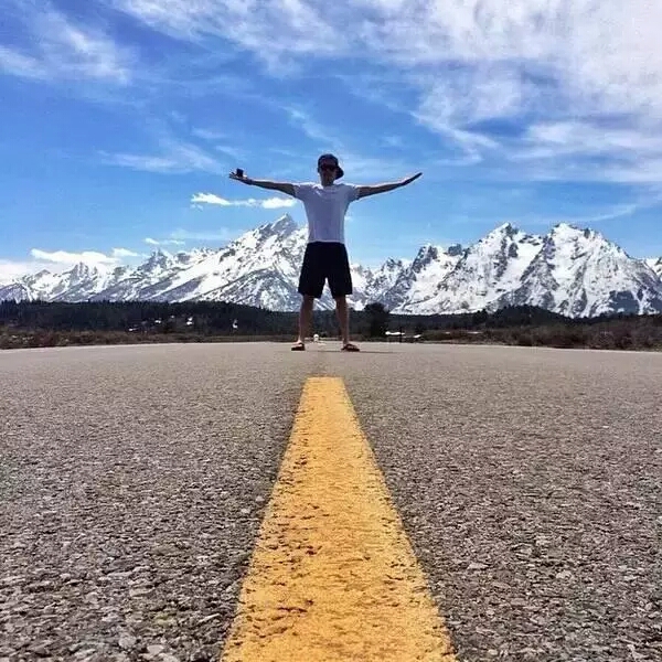 愿你的世界,星光满载,初心不改,走过汹涌的人潮,历经生活的磨难,所托