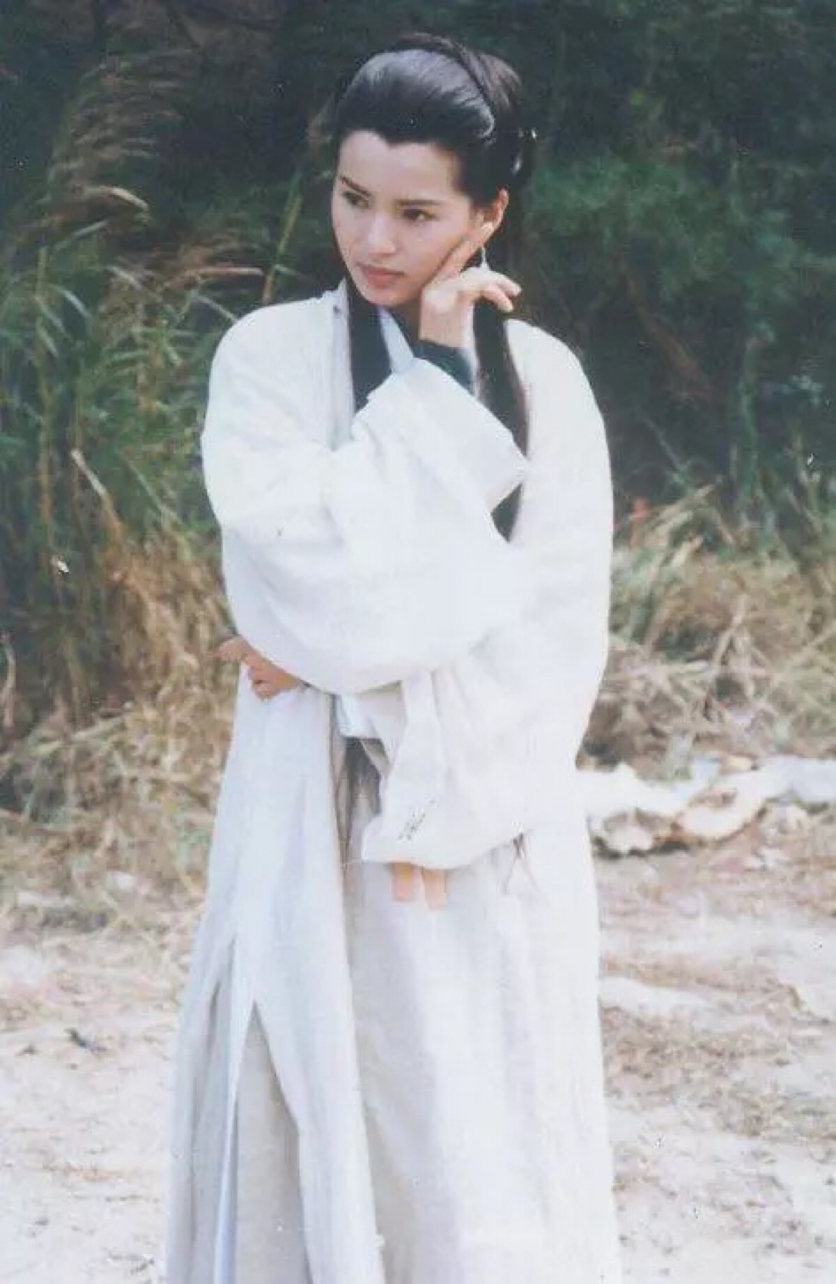 李若彤《神雕侠侣》【小龙女】借水开花自一奇,水沉为骨玉为肌.