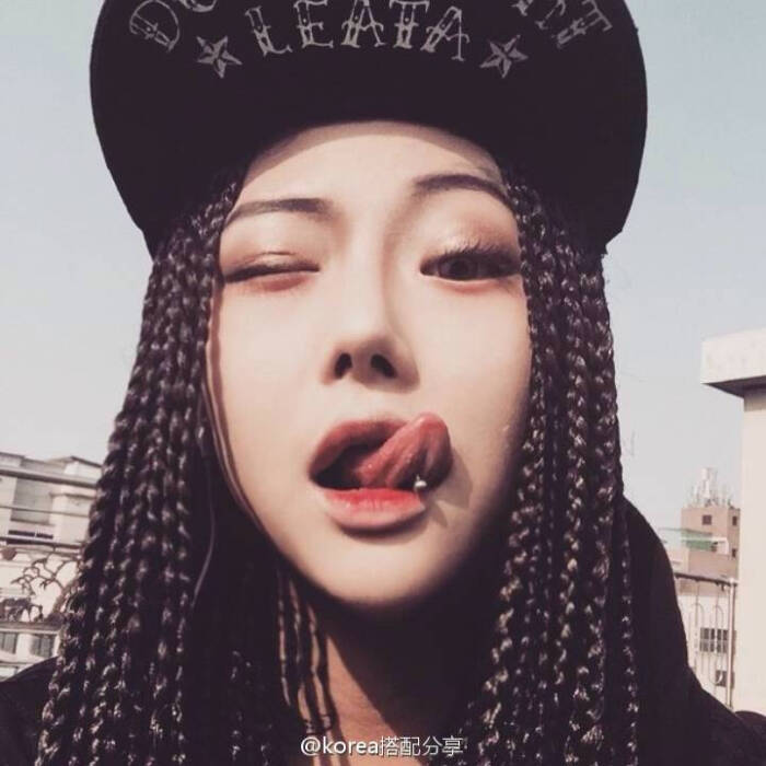 黑暗系女生头像.韩国女纹身师