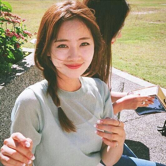 女生头像 我是个丑姑娘,变不了你喜爱的模样.