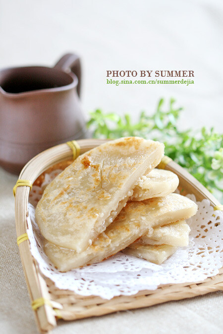 东北特色面食--糖饼 饼皮:普通面粉300克…-堆