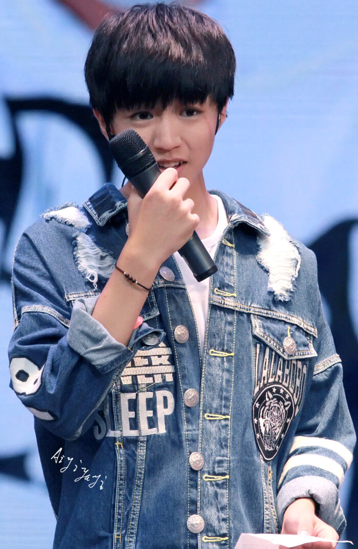 王俊凯 2015.9.19十六岁生日会 cr logo