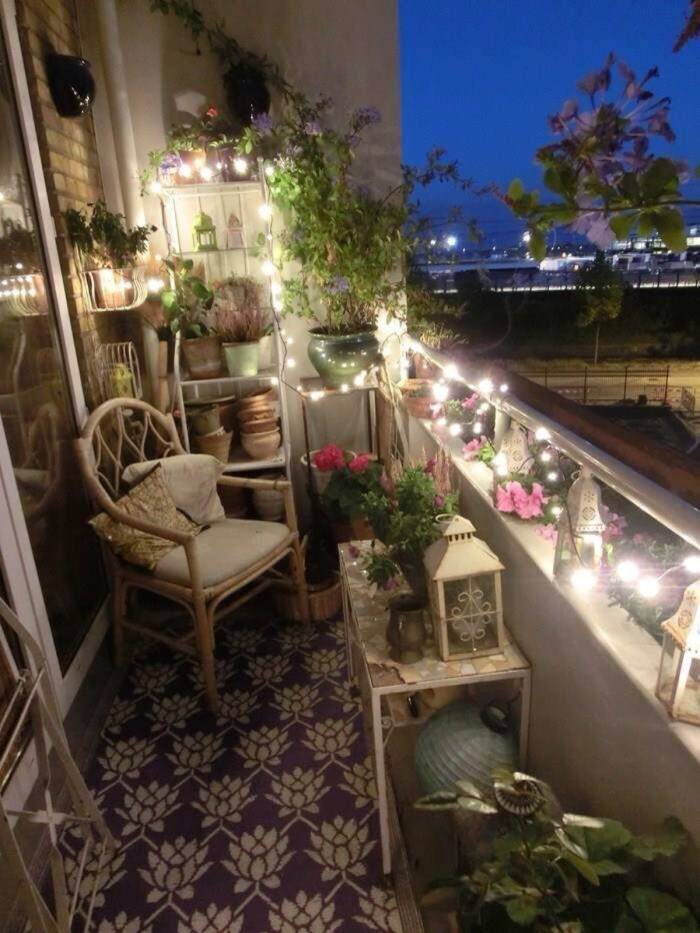 唯美的灯串,让阳台即浪漫又有格调.