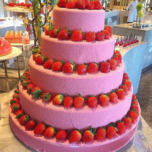 森碍草莓大大大蛋糕