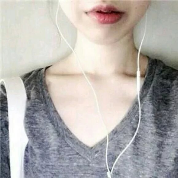 红唇女生头像