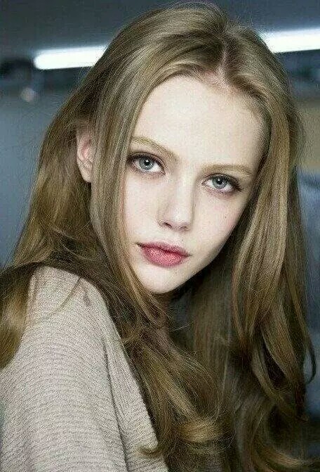 瑞典超模frida gustavsson,精致的五官有一种非常北欧的古典美.
