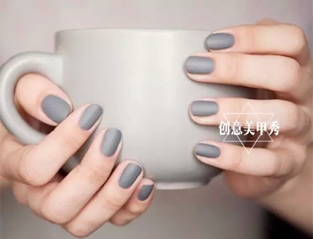 哑光美甲才是冷冬的最佳选择
