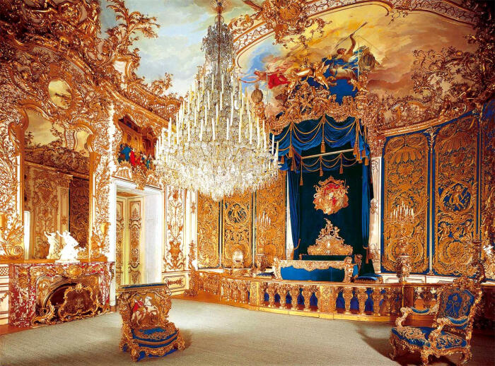 欧洲最豪华的洛可可式建筑，其精致繁复程度是其它任何一座宫殿