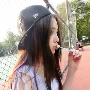 可爱 青春 活力 侧颜 戴帽 女生 头像