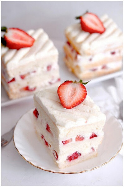 冻草莓 红颜草莓 巧克力草莓 水果 点心 草莓 维生素 甜点 裸蛋糕