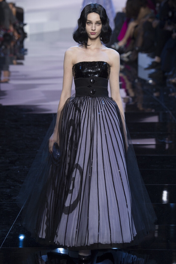 2016高定春装 armani privéo网页链接 美仙的长裙