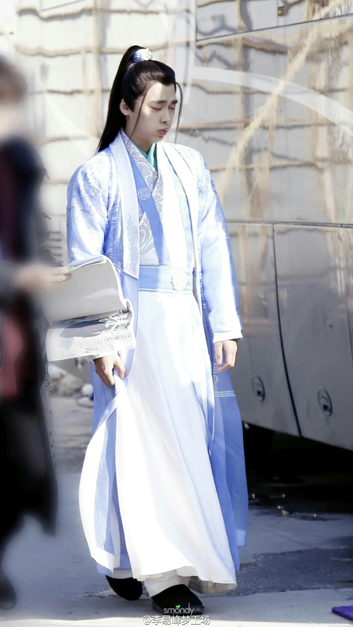 [cp]#t李易峰#穿上古装,如清茶般温和而久韵不散的气质,是谦谦公子浅