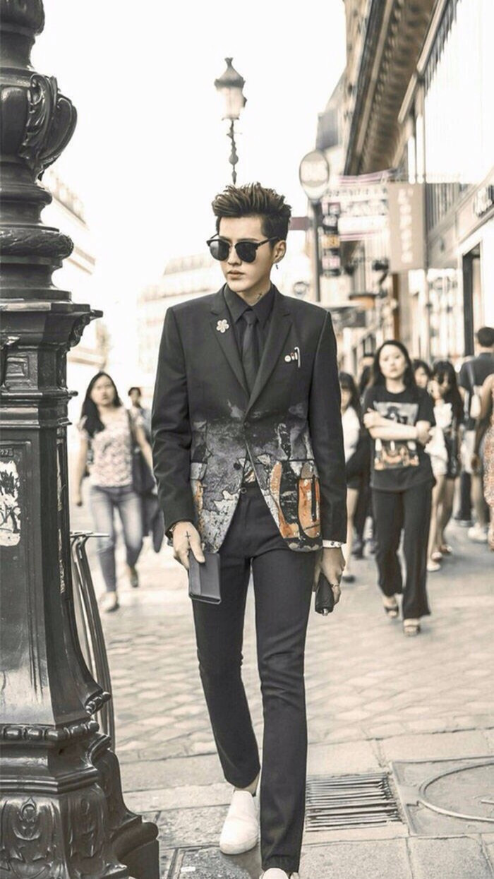 吴亦凡 壁纸 明星 服饰 街拍 帅哥 小鲜肉