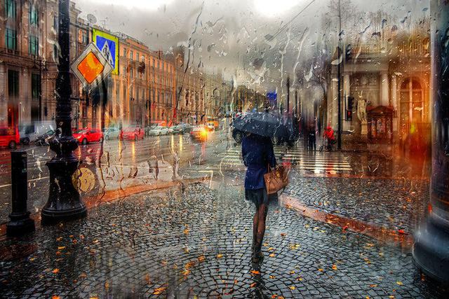 是一个颇有才华的俄罗斯摄影师,在他的镜头下,普通的城市雨景宛若油画