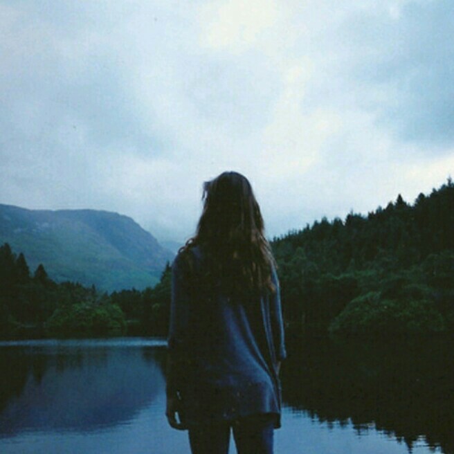 空幽幽静唯美女生欧美范模特与世隔绝山水旅游感悟人生伤感孤独寂寞