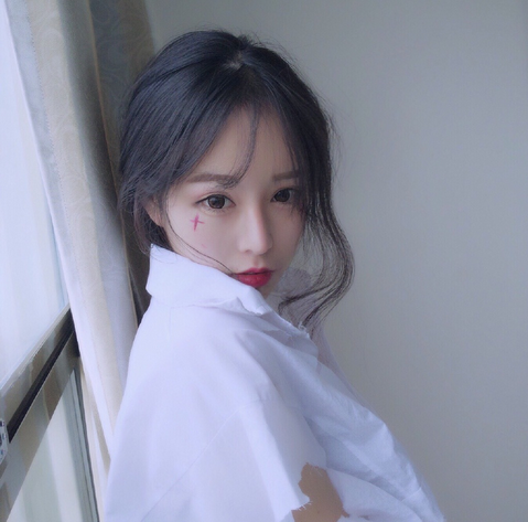 女生头像 高清 韩国 唯美 原宿风 韩系 网红 黑白 白边 四宫格 [我们