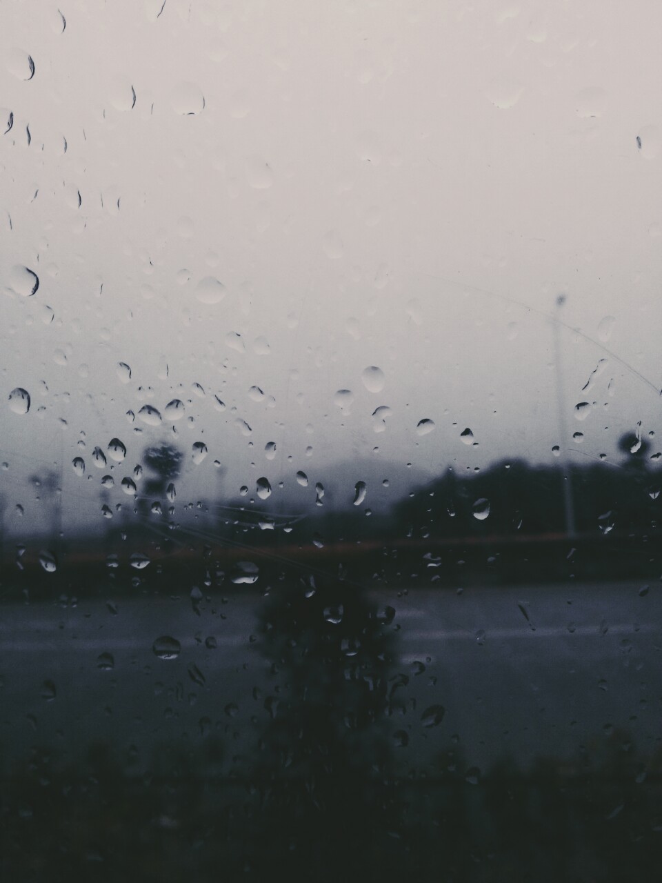 窗外的雨天