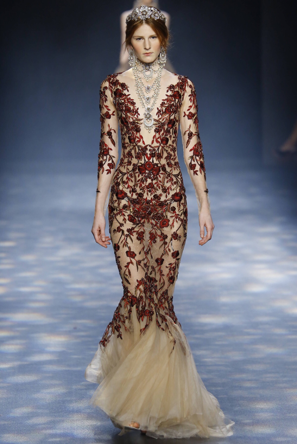 纽约时装周 marchesa 2016秋季成衣秀 女模们个个像是身处皇家花园的