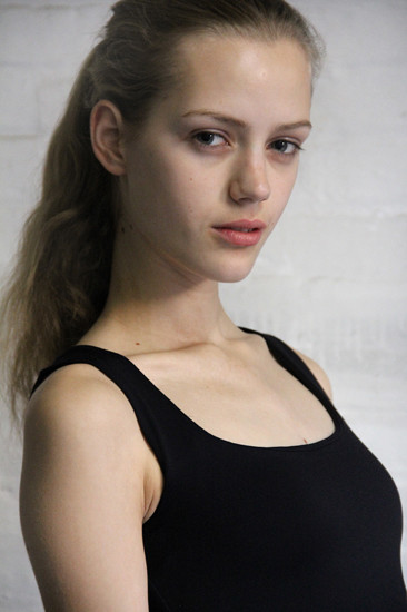 「欧美女模 esther heesch 中文名:艾瑟·希施 外文名:esther