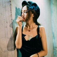 我有孤独和烈酒