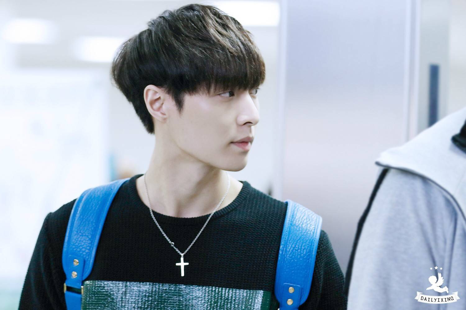 exo lay 张艺兴 cr:logo