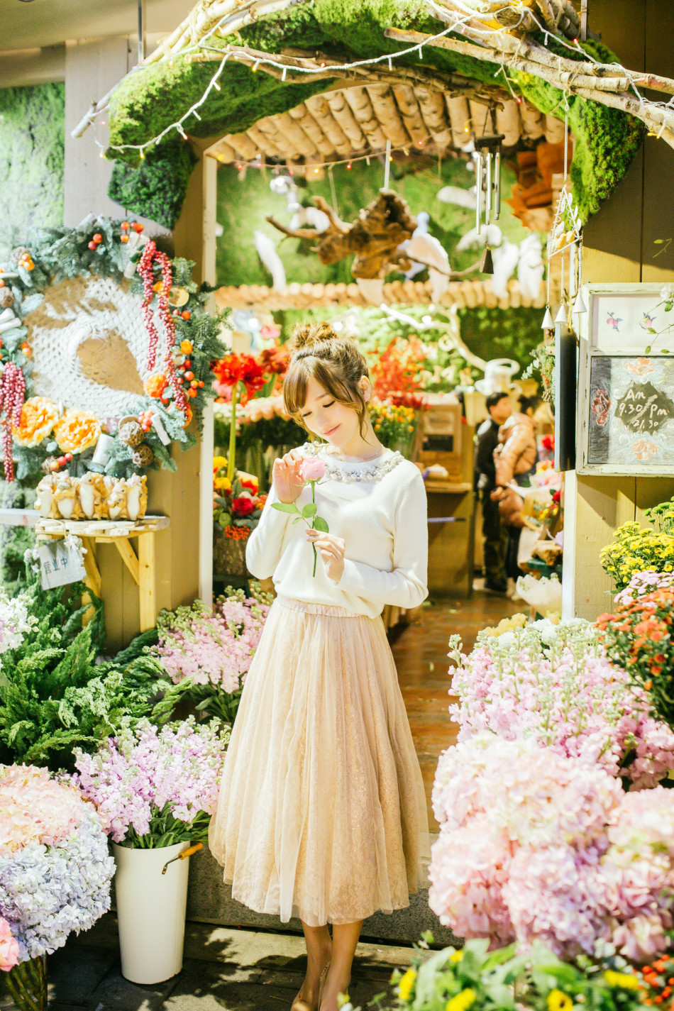 壁纸 明星 美女 女神 服饰 妆容 发型 写真 画报 封面