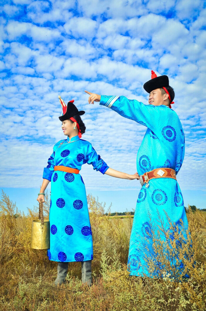蒙古国婚纱_蒙古国蒙古袍婚纱