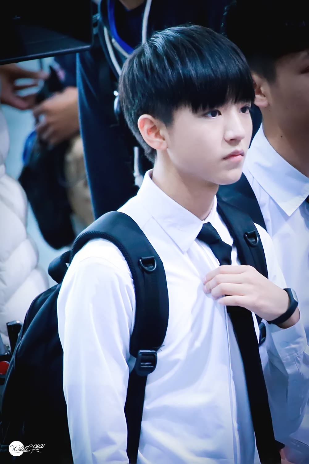 超少年密码# #王俊凯# #tfboys王俊凯# 白衬衫校草～ 饭拍 cr:见logo