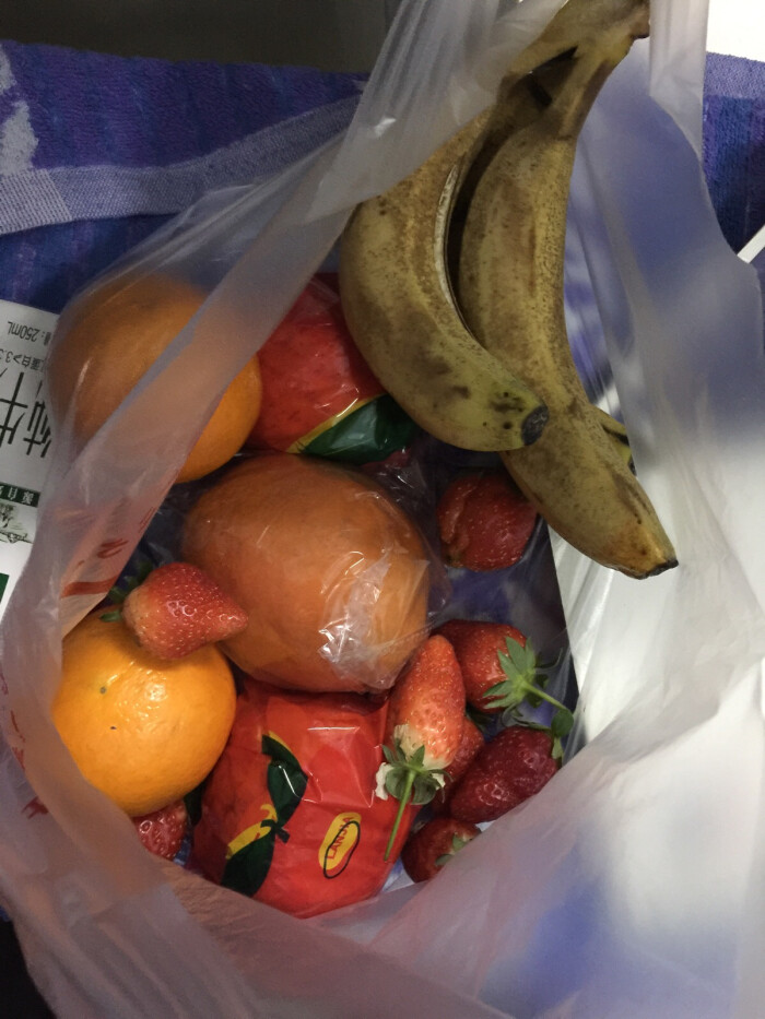一周一袋水果 香蕉芦柑橙子草莓