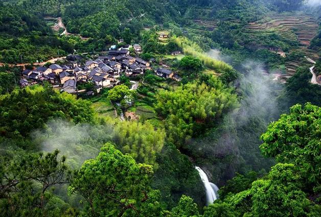 浙江丽水市龙泉市下樟村史称云坞古村,常年云雾缭绕,幽若仙谷,至今