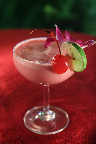 红粉佳人 pink lady cocktail