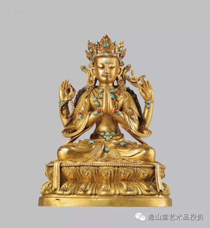 密宗造像双手做合掌印时,多持金刚撅等法器.