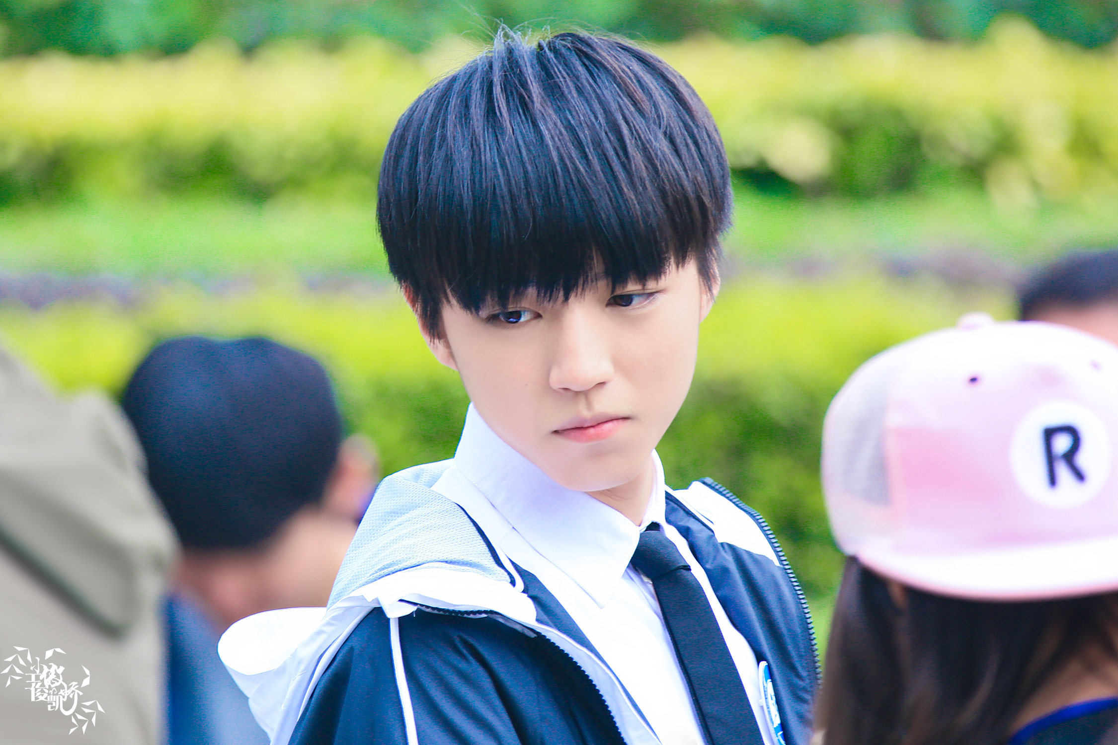 王俊凯 超少年密码拍摄 cr.logo