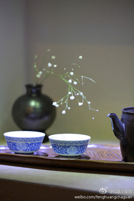待我生好一炉火,温热一壶烈酒,煮暖一壶素茶,你可否赶来与我围炉寒暄