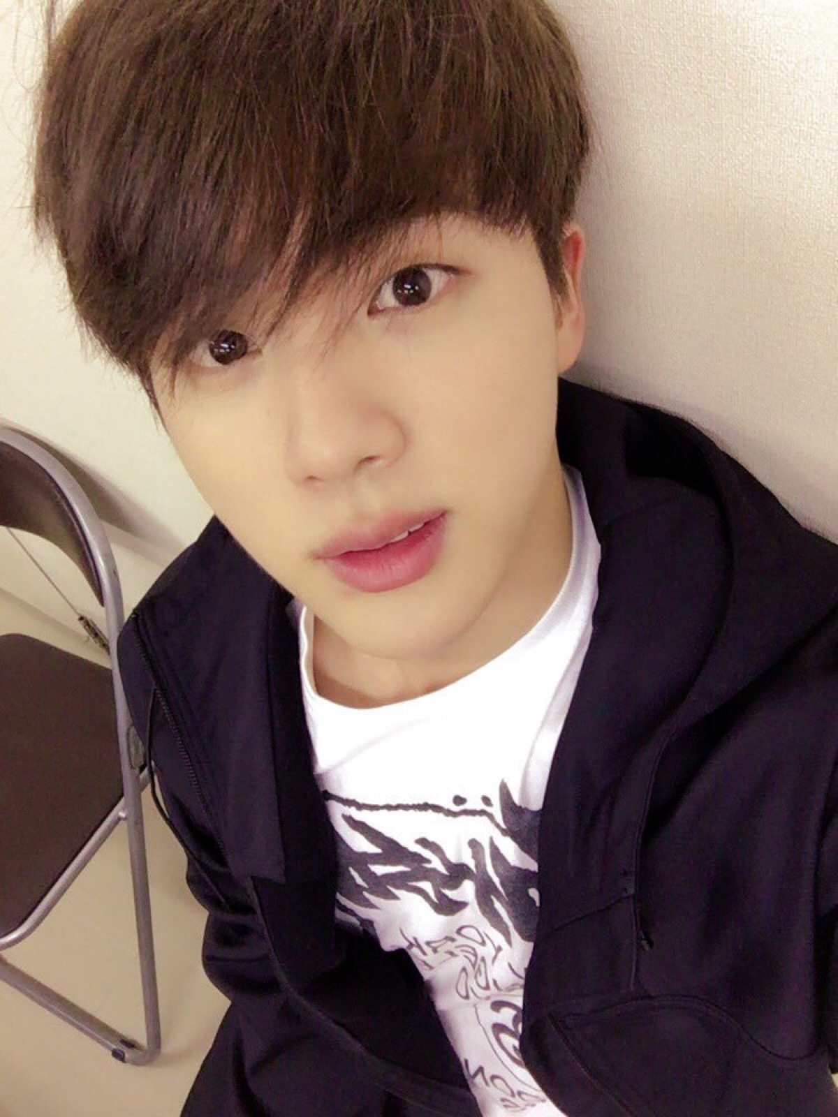 转发自bts_twt jin 金硕珍 bts bangtan boys 防弹少年团 自拍照