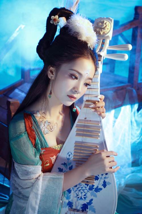 嫦娥应悔偷灵药,碧海青天夜夜心.