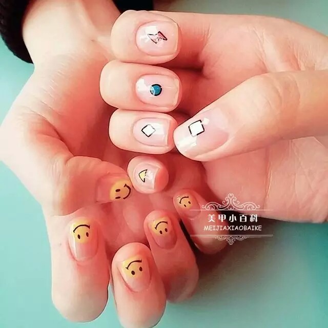 笑脸美甲