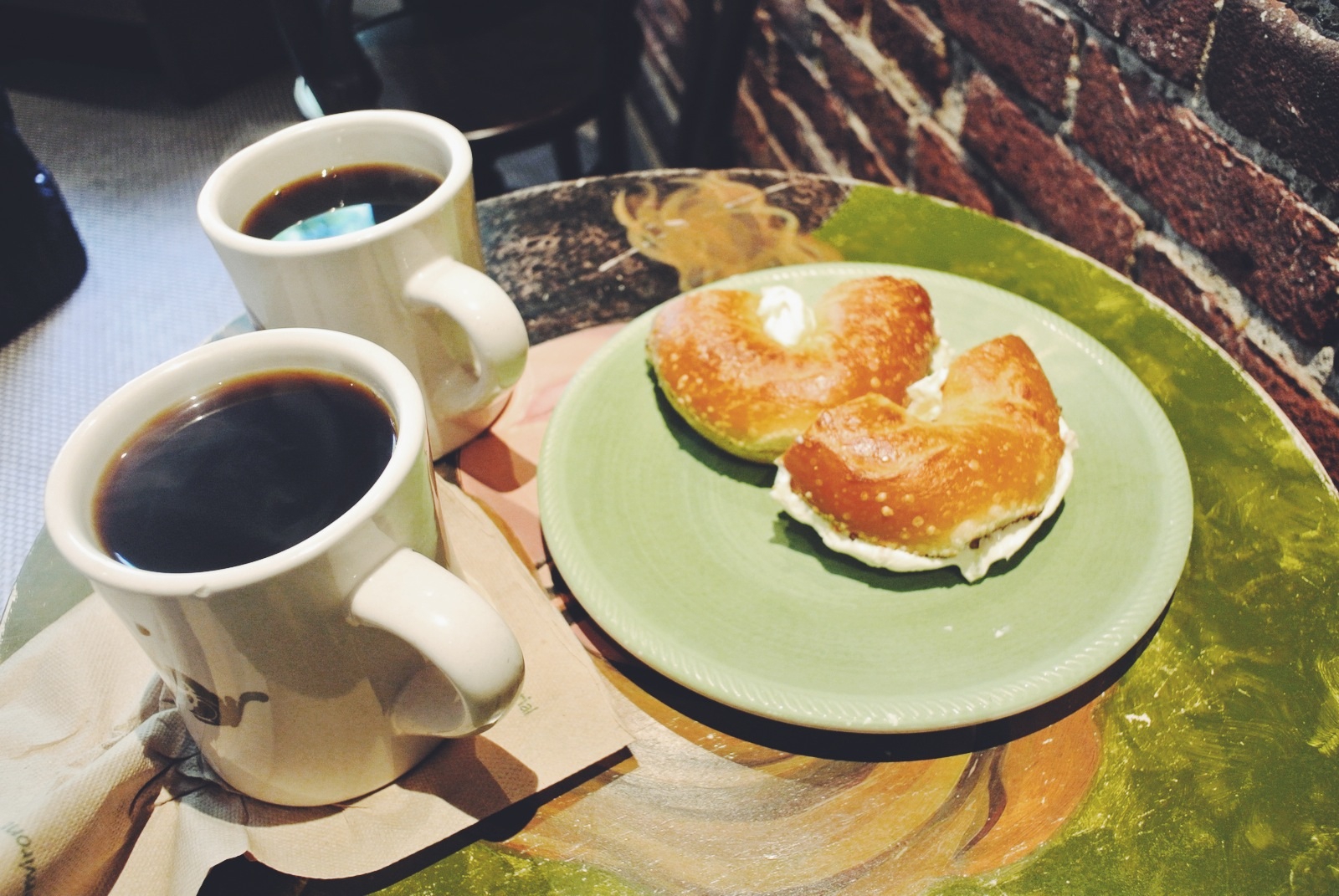 pavement coffee, 286 newbury st, boston, ma 早上来吃bagel的早餐