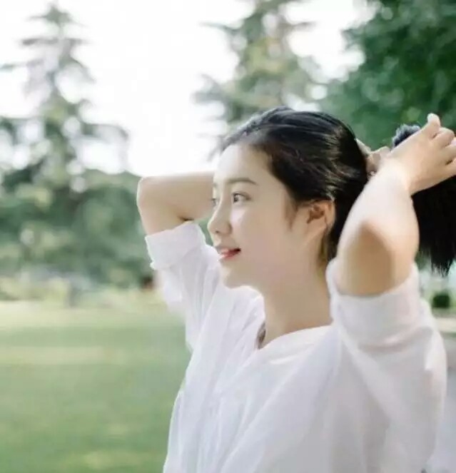 女头 头像 白衣 清新谁的青春不曾迷茫过,好在你走了过来
