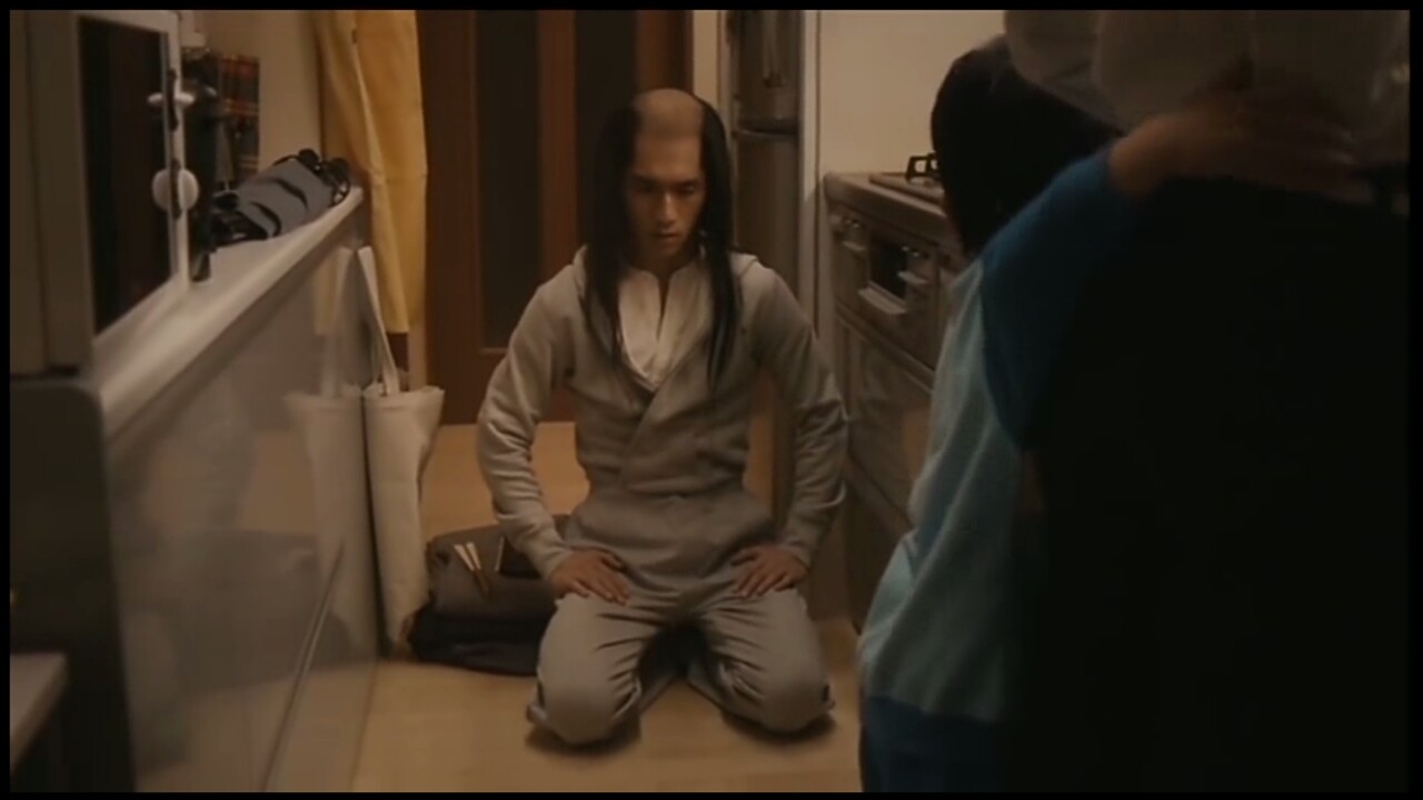 月代头布丁 讲一个武士穿越到了现代 虽然狗血可是剧情很感人!