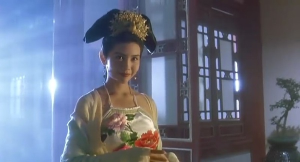 1992年,在周星驰电影《鹿鼎记》中饰演建宁公主;凭借《赤裸