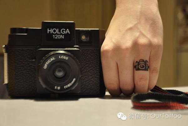 ▲纹身控 手指 相机-堆糖,美好生活研究所