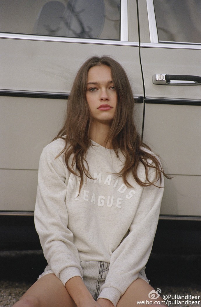 pacificgirls,south pacific pull&bear pacific girls系列灵感来自加利福尼亚,配合天然面料,凸显