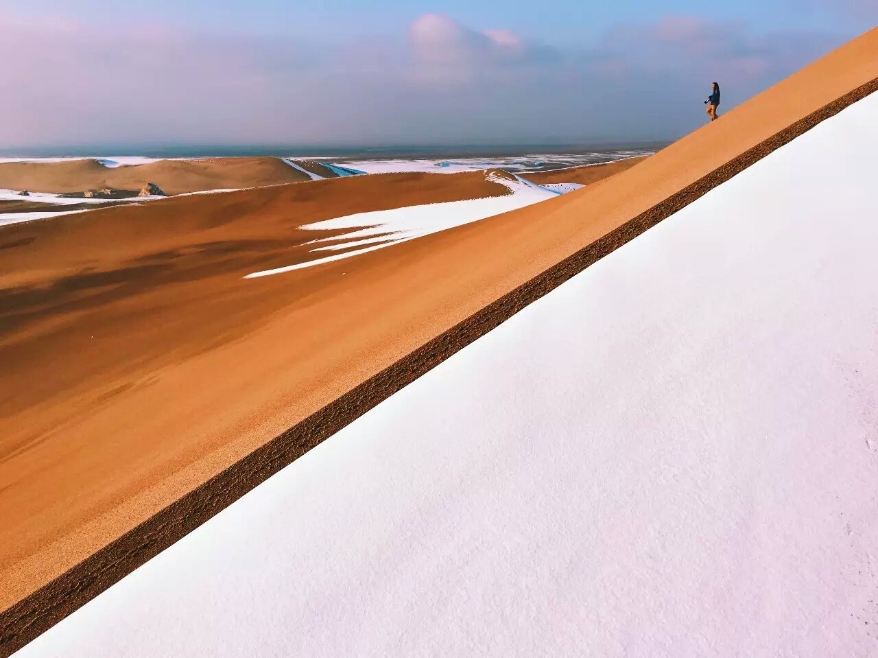 库朩塔格沙漠 摄影大片 拍摄自然 来自纯真纯净感 雪和沙漠的结合