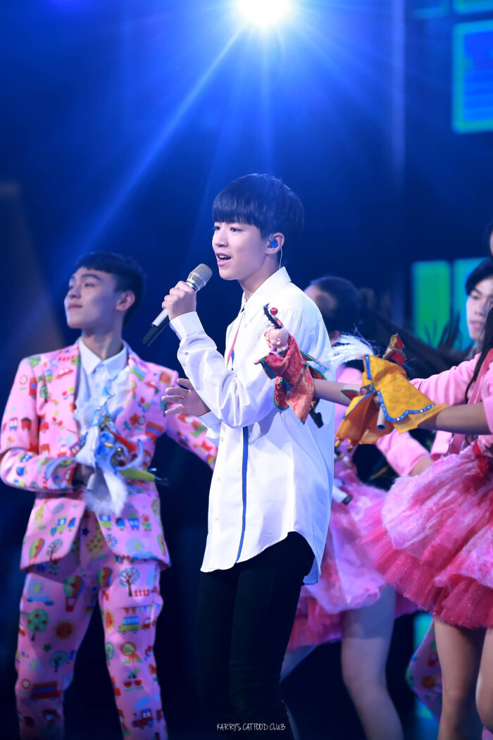 王俊凯 #tfboys 筑梦青春61五四青年晚会 高清 帅气